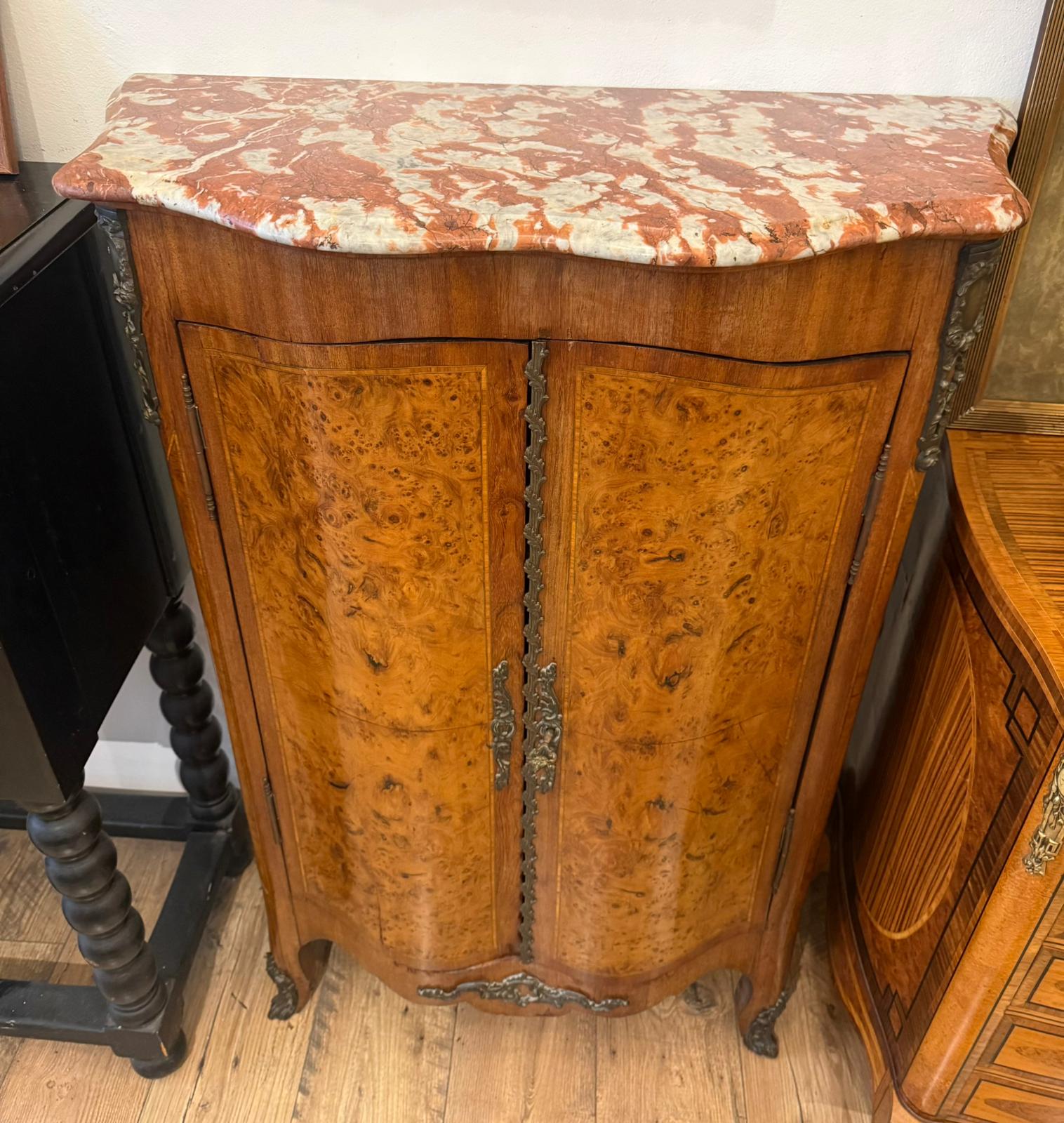Meuble de style Louis XV