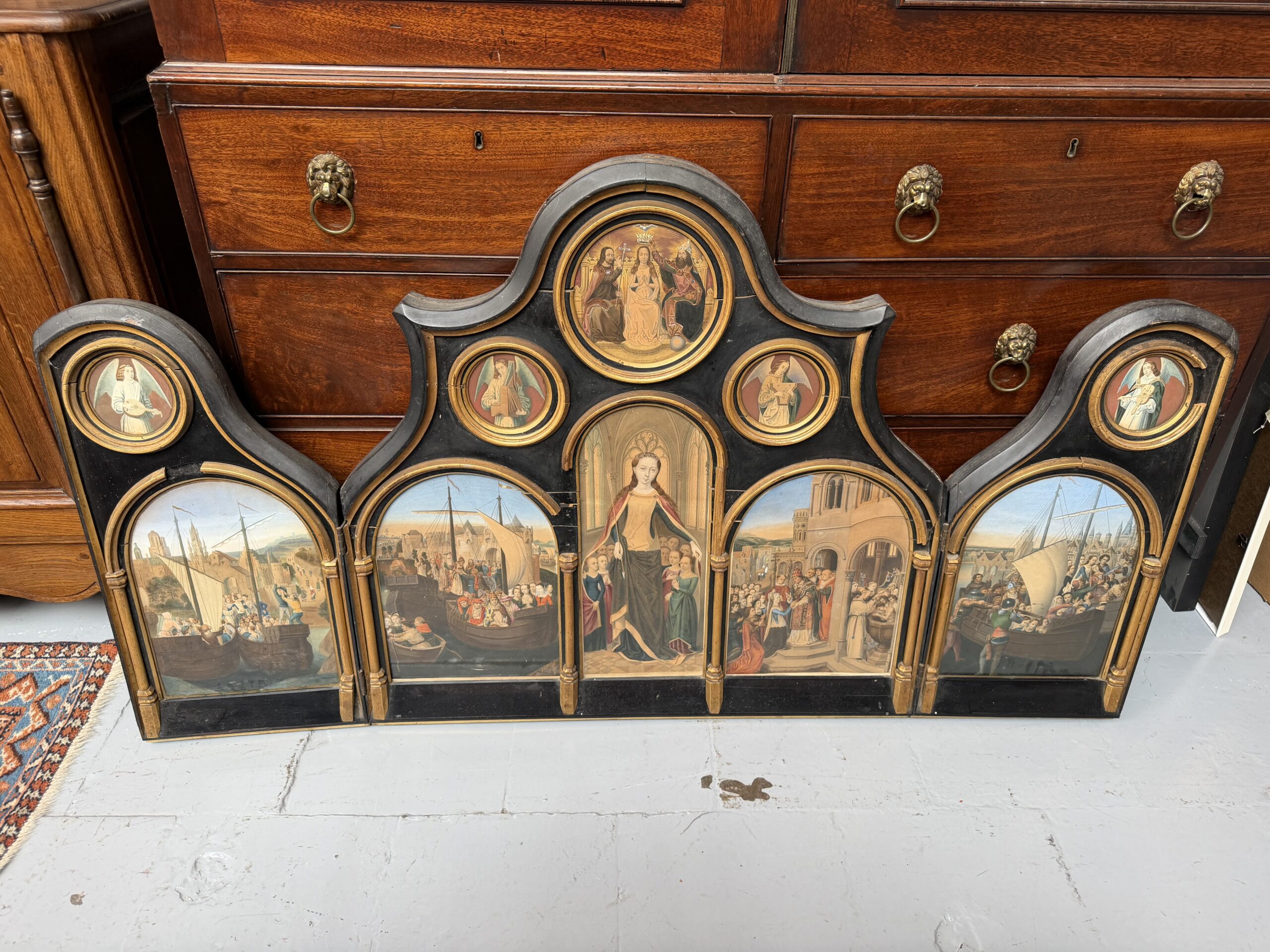 Retable néogothique à décor religieux
