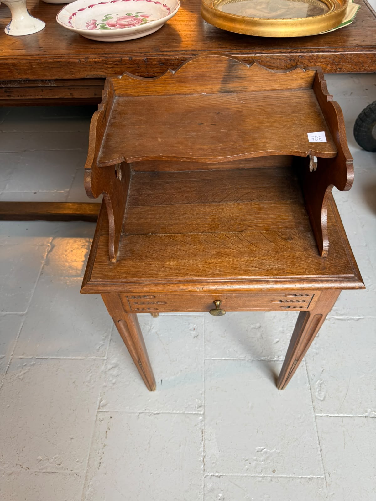 Table d’appoint en chêne de style art nouveau