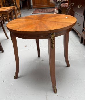 Table d’appoint marquetée